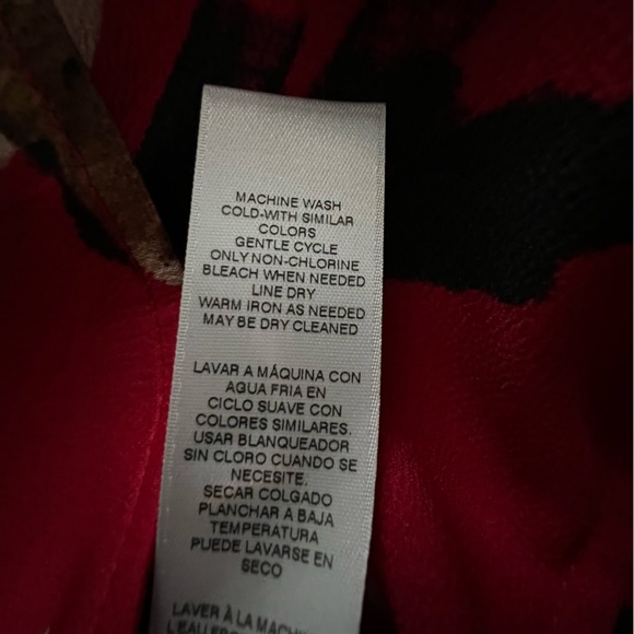 Chico's Burgundy Floral V Neck Blouse, Size 2/12 - Picture 6 of 16